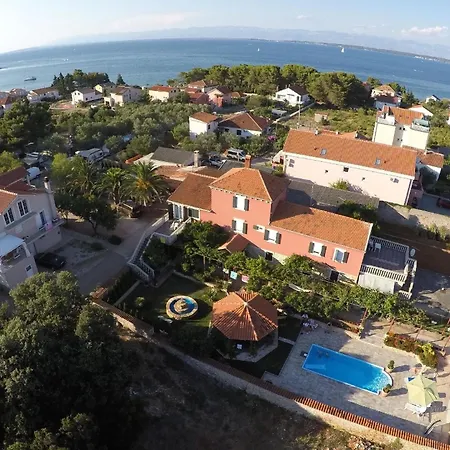 Fuer 14 Personen In Ugljan, Dalmatien Inseln Vor Zadar *